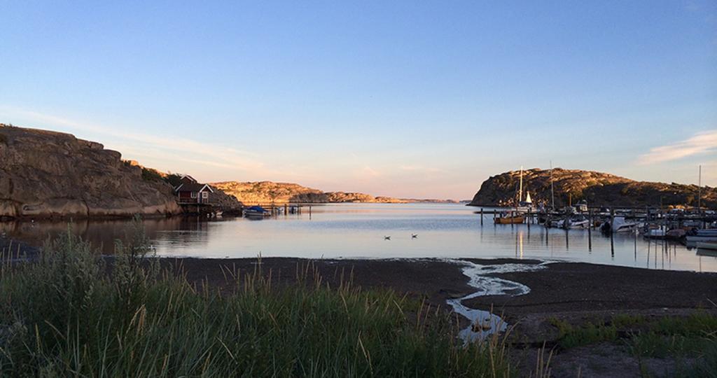 Kustnaera Vandrarhem Hamburgsund Bagian luar foto