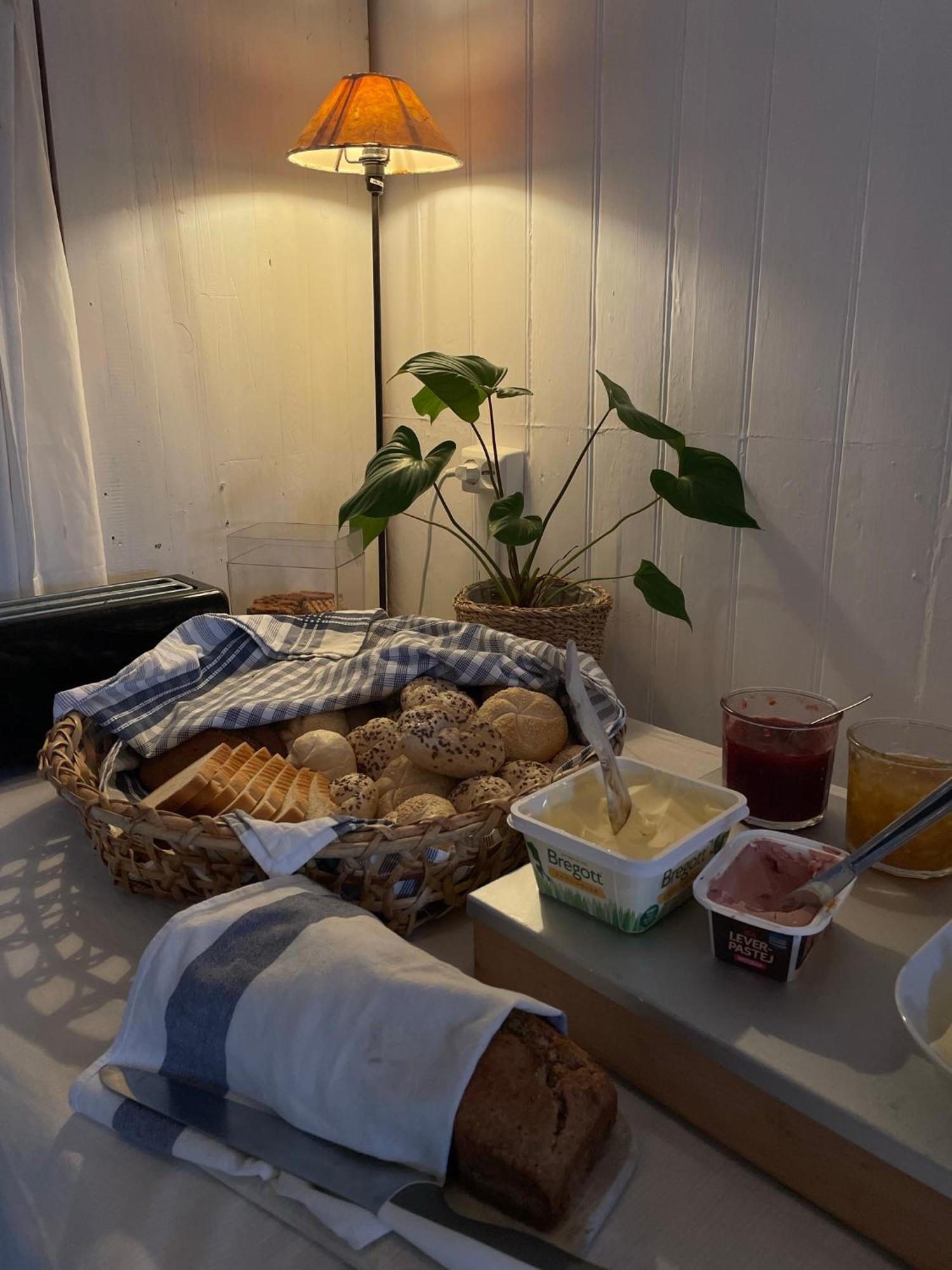 Kustnaera Vandrarhem Hamburgsund Bagian luar foto