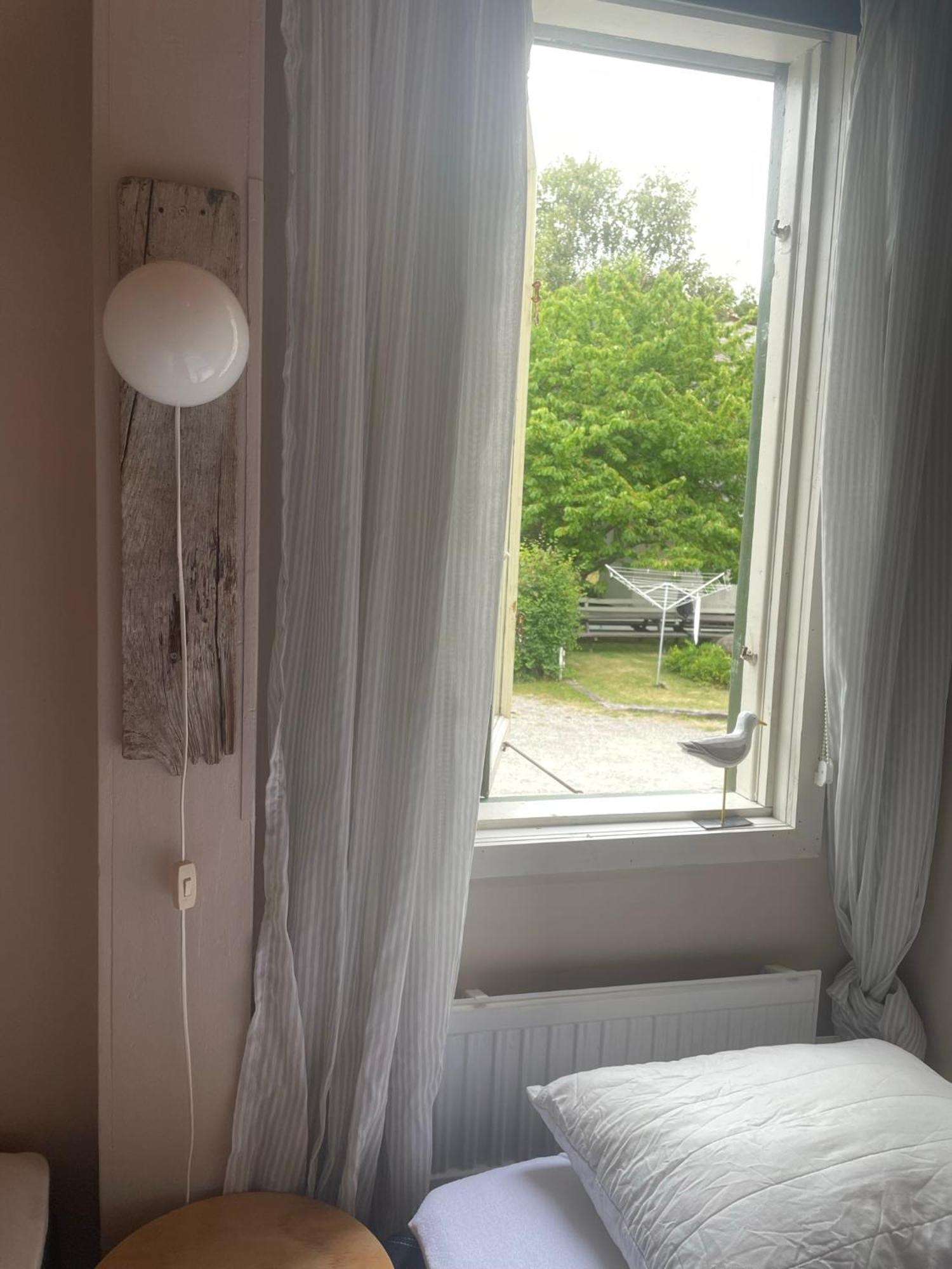 Kustnaera Vandrarhem Hamburgsund Bagian luar foto