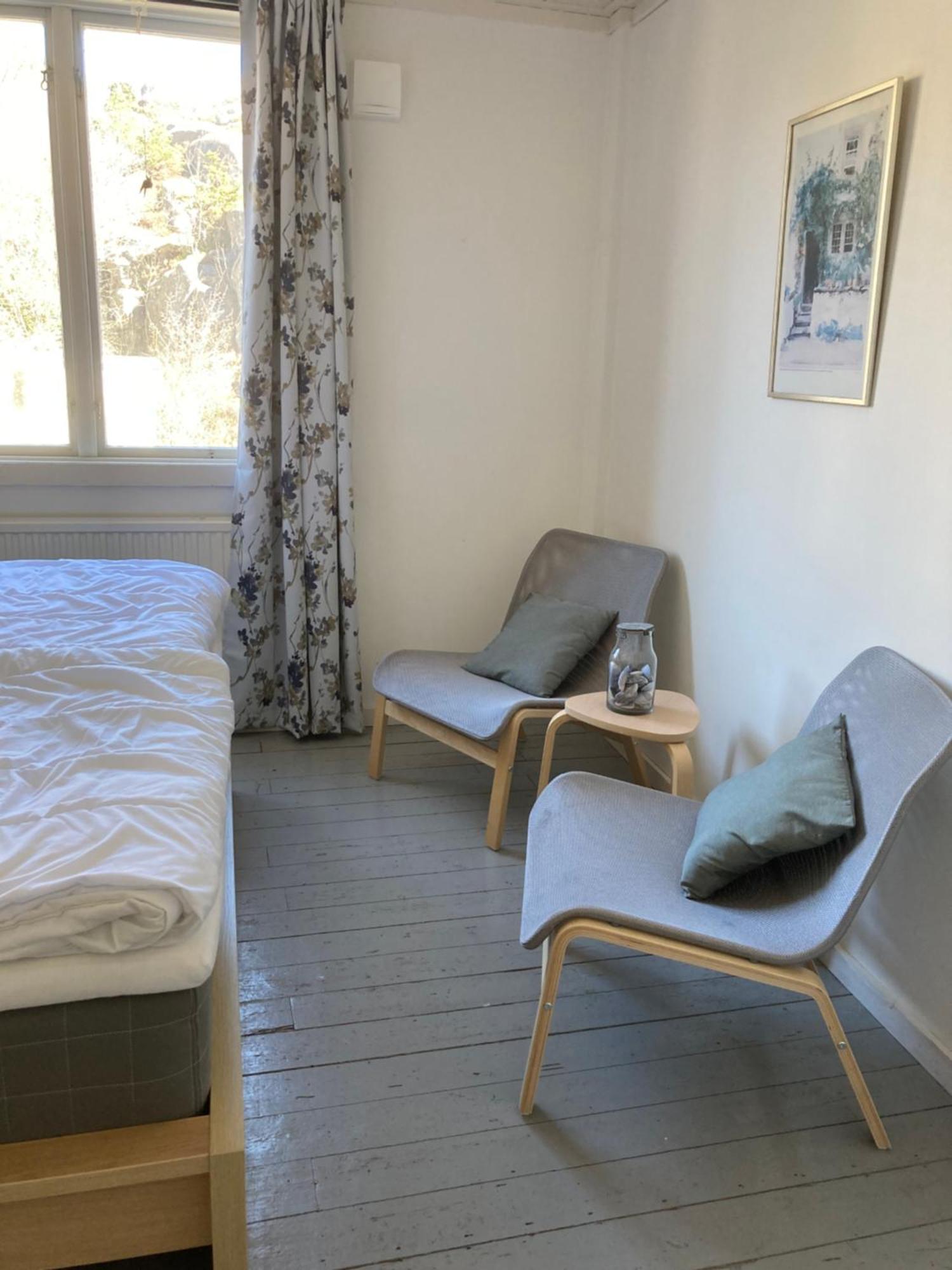 Kustnaera Vandrarhem Hamburgsund Ruang foto